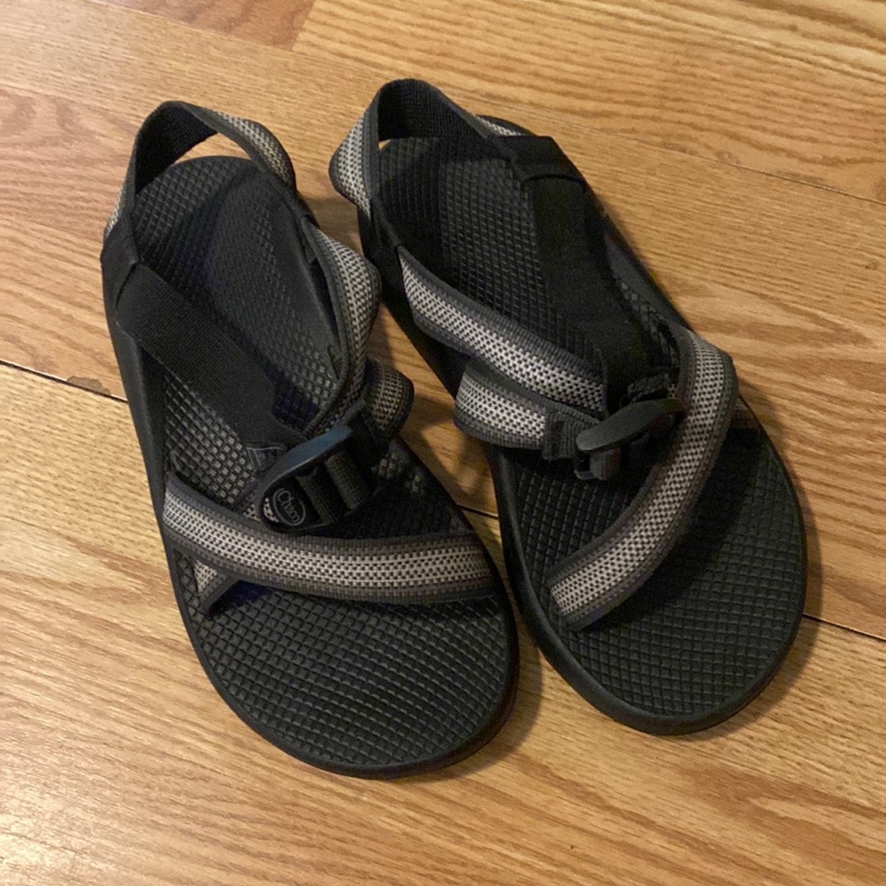 Mens chacos size 9
